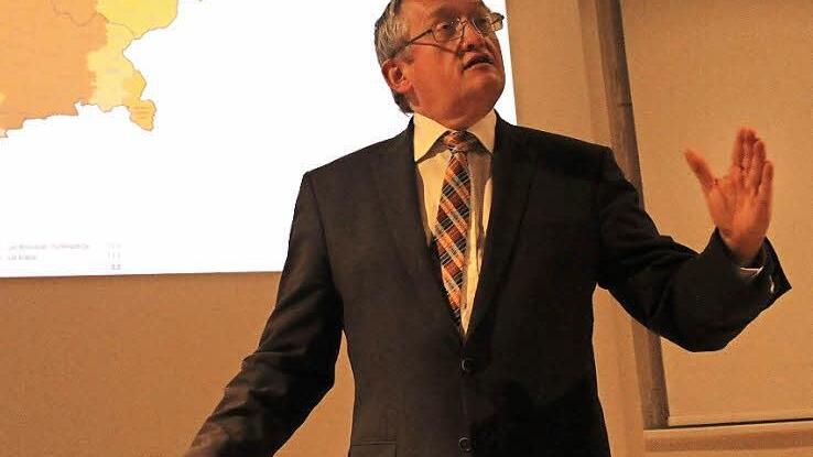 Günter Dippold bei seinem Vortrag Foto: Markus Häggberg