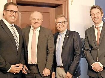 Das neue Lions-Pr&auml;sidium (von links): Vize-Pr&auml;sident Benedikt Drempetic, Past-Pr&auml;sident Bernd Sesselmann, Pr&auml;sident Hans-Peter Brendel und Sekret&auml;r Thomas Eidloth Foto: privat