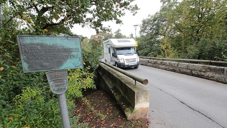 Die Regnitz-Brücke ist  eine wichtige Verbindung in den  Stadtwesten,    beispielsweise um den Wohnmobil-Stellplatz zu erreichen.  Josef Hofbauer