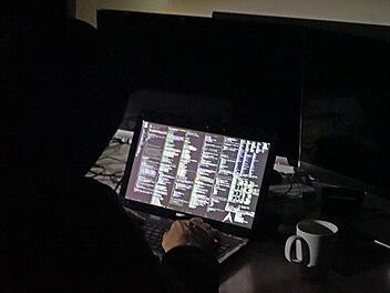 WhatsApp wirft dem Hersteller von Überwachungssoftware vor, eine Sicherheitslücke im Messengerdienst ausgenutzt zu haben. Symbolfoto: Paul Zinken/dpa