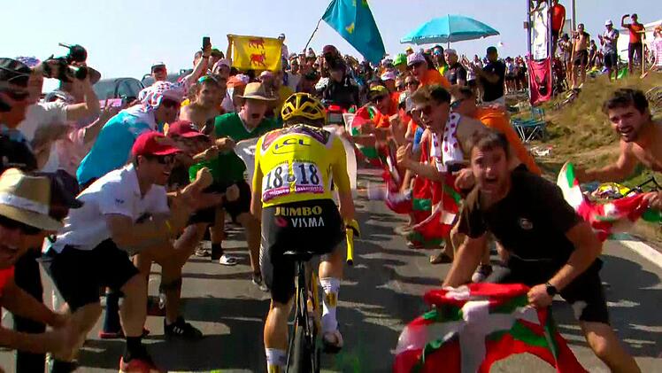 In der ARD Mediathek wirft ab Freitag, 4. Juli, die dreiteilige Serie "Mythos Tour" in einer zweiten Staffel (nach 2023) den Blick auf die großen Sprinter der Tourgeschichte, auf Giganten im Gelben Trikot und auf sogenannten "Wasserträger". Bei Netflix gibt es Staffel drei der Dokuserie "Im Hauptfeld" (Originaltitel: "Tour de France: Unchained").