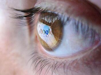 Googles Suchfunktion, die beim Tippen automatisch Ergänzungen vorschlägt, stößt nicht immer auf Gegenliebe. Foto: Julian Stratenschulte/dpa