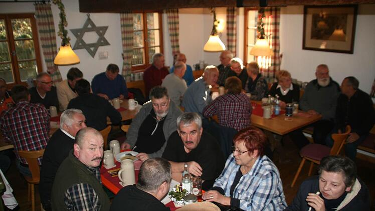 Die besten Plätze im Petersbecks-Kellerhaus waren schon kurz nach neun Uhr restlos belegt.