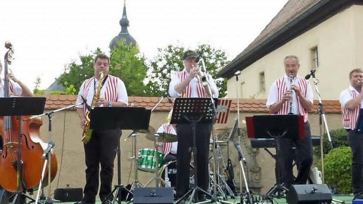 Die Old Beertown Jazzband um Bandleader Konrad Fischer Andreassohn (links), die die Klosterspitzen 2016 mit besonderem Sound eröffneten Fotos: Klaus-Peter Wulf