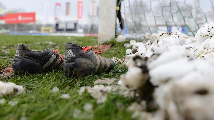 Regen, Schnee und Wind - die Wettervorhersage veranlasste die Kreisspielleitung, alle Partien am Sonntag im Spielkreis Erlangen/Pegnitzgrund abzusagen. Sportfoto Zink