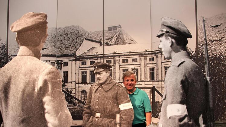 Zeitsprung: Archivleiter Horst Gehringer schmuggelt sich in eine Szene aus dem Jahr 1919, als Bamberg Bayerns Hauptstadt war. Diana Fuchs
