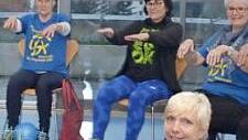 Birgit Schmitt führt in eine meditative Bewegungsreise beim Qigong-Mitmach-Abend ein. Foto: Hofmann