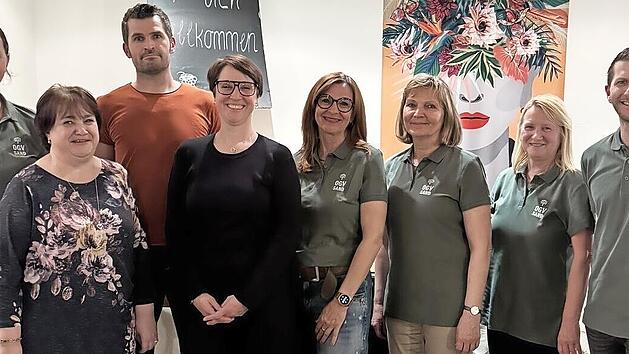 Die Führungsriege des OGV Sand (von links): Lisa Schiller, Larissa Funkner, Adre Eck, Nadine Neureither, Christiane Erlwein, Ute Fürst, Birgit Reitwiesner, Sebastian Graser (auf dem Bild fehlen: Marianne Neeb und Edmund Krüger)