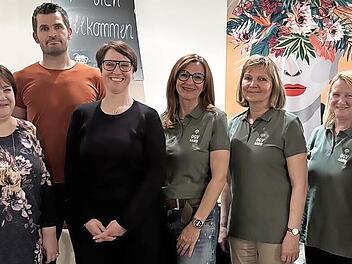Die Führungsriege des OGV Sand (von links): Lisa Schiller, Larissa Funkner, Adre Eck, Nadine Neureither, Christiane Erlwein, Ute Fürst, Birgit Reitwiesner, Sebastian Graser (auf dem Bild fehlen: Marianne Neeb und Edmund Krüger)