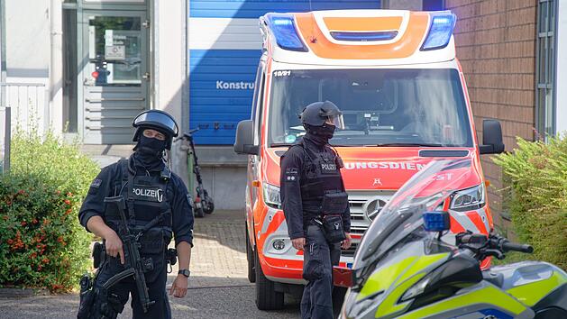 Polizeieinsatz an Berufskolleg in Essen - Lehrkraft verletzt