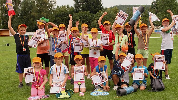 Große Freude herrschte bei den Medaillengewinnern des "Kinder-Athlon".