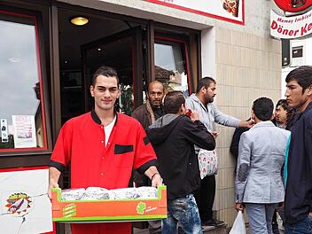 Devran Ekici liefert 40 Döner nach Muggendorf.  Foto: privat