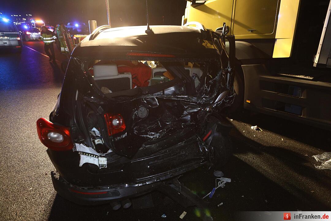 Kleintransporter prallt auf A9 auf Stauende – Ein Toter, ein Schwerverletzter