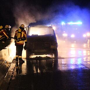 Bayreuth: Auto brennt auf der A9 völlig aus