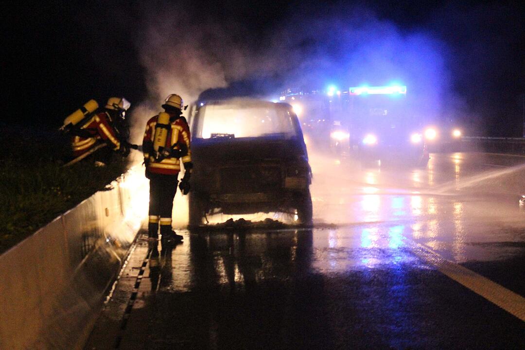 Bayreuth: Auto brennt auf der A9 völlig aus
