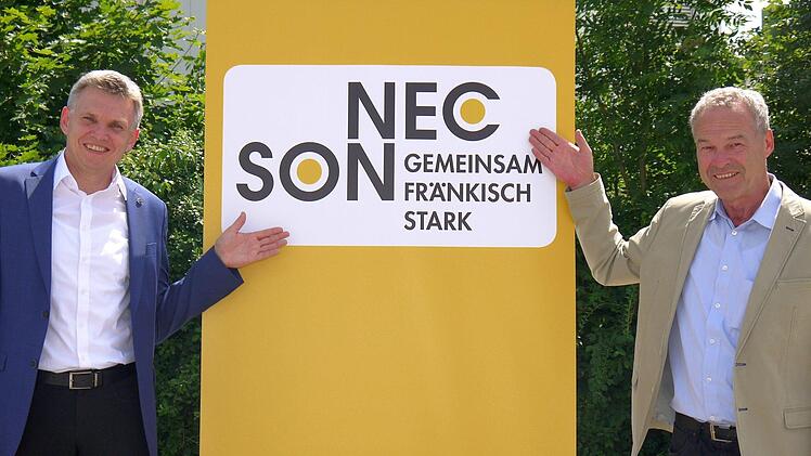 Der Eine (Frank Rebhan, rechts) ist mit seiner Stadt oben, der Andere (Heiko Voigt, links) vorne. Die Ausgeglichenheit macht das neue Logo aus.Berthold Köhler