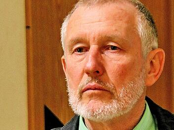 Der Etat 2022 sieht auf den ersten Blick gut aus, "aber die wirtschaftliche Entwicklung ist unklarer denn je", sagte Waldemar Bug (ÖDP/Klima).