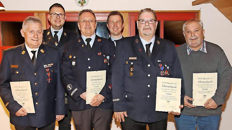 Zahlreiche Ehrungen bildeten einen wichtigen Punkt bei der Hauptversammlung der Feuerwehr Rossach.