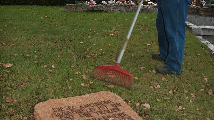 Der wohl sensibelste Bereich im Kulmbach Friedhof liegt gleich in der Nähe des Seiteneinganges: das Feld, in dem Babys beerdigt werden, die noch vor ihrer Geburt starben.