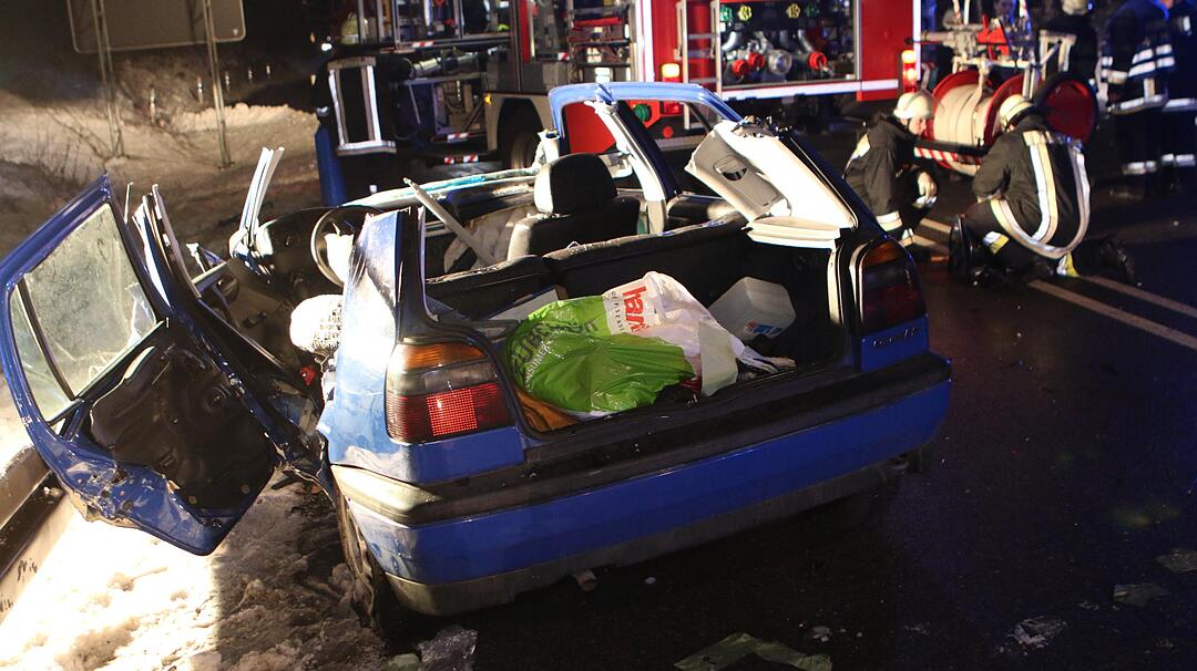 Frontalzusammenstoss auf der B2 fordert zwei verletzte Personen