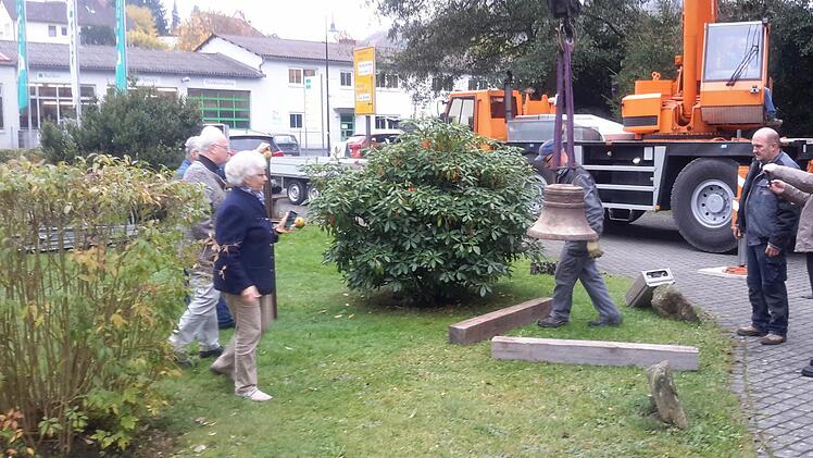 Das Abseilen der Klangkörper musste für die Nachwelt natürlich im Bild festgehalten werden.Foto: Rolf Pralle