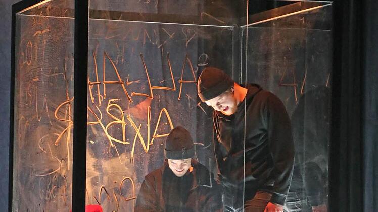 Szene aus "Jihad Baby" in der Coburger Reithalle Foto: Henning Rosenbusch