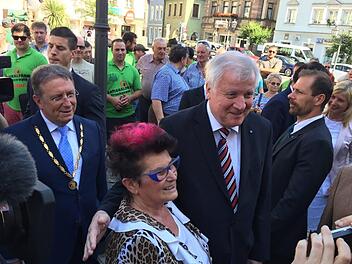 Ministerpräsident Horst Seehofer ist in Kulmbach eingetroffen. Foto: Andreas Schmitt