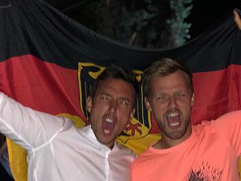Andreas Mies (links) und Kevin Krawietz (rechts) feierten den zweiten Davis-Cup-Sieg und spielen am Freitag im Viertelfinale gegen Großbritiannen.Archiv