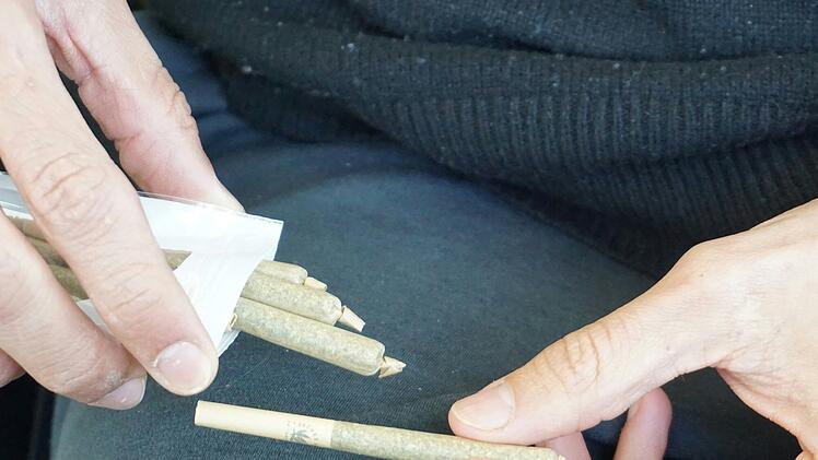 Bayreuth: Joint vor einer Schule geraucht - Mann erwartet "empfindliches Bu&szlig;geld"