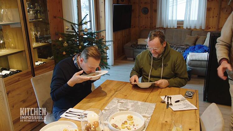 Das Dessert "Riebel mit Marillenmarmelade und Apfelmus" wirft Fragen auf.