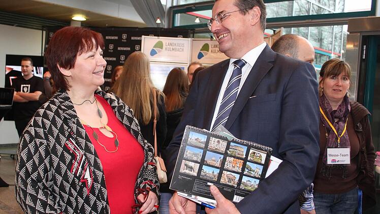 Die Schulleiter der beiden Gymnasien Ulrike Endres und Horst Pfadenhauer freuten sich über die große Resonanz bei der Abitura 2016. Foto: Sonja Adam