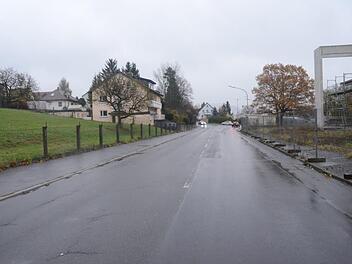 Auf diesem Grundstück in der Rodacher Straße stadtauswärts links - gegenüber der neuen Feuerwache Kronach - soll eine Soziotherapieeinrichtung vom Deutschen Orden entstehen. K.- H. Hofmann
