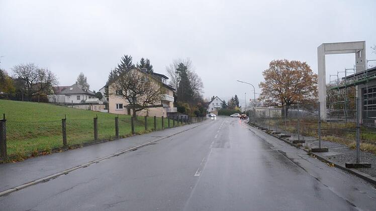Auf diesem Grundstück in der Rodacher Straße stadtauswärts links - gegenüber der neuen Feuerwache Kronach - soll eine Soziotherapieeinrichtung vom Deutschen Orden entstehen. K.- H. Hofmann
