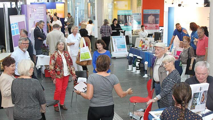Übungen mitten auf der Messe