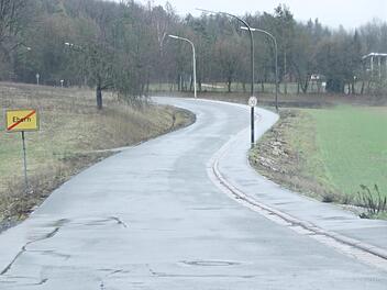 Die Losbergstraße in Ebern soll vom Ortsschild bis zum Wendehammer des Freibades ausgebessert werden, um größere Schäden am Baukörper zu vermeiden. Helmut Will