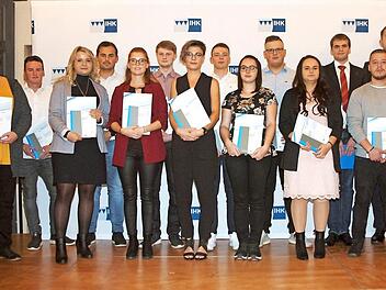 Die Prüfungsbesten der IHK-Berufsausbildung Foto: Alfred Thieret