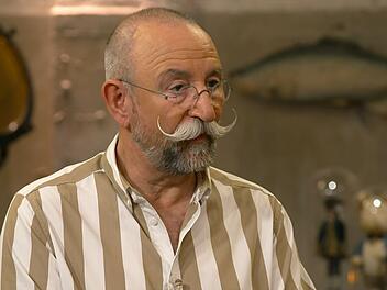 Ein Teller und dessen Wert lie&szlig; Horst Lichter bei "Bares f&uuml;r Rares" einmal mehr staunen.