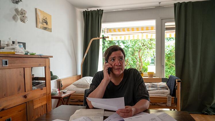 Die Stuttgarter Ermittler verd&auml;chtigen auch Mirijams (Sabine K&ouml;lbl) Halbschwester Dunja Peters (B&auml;rbel Schwarz), denn die beiden waren wegen der Pflege des kranken Vaters zerstritten.