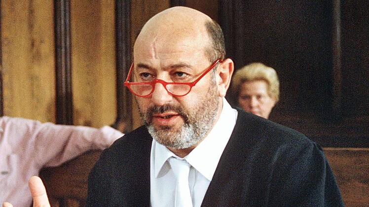 Man wird sich noch lange an ihn erinnern: Manfred Krug als Berliner Kleine-Leute-Anwalt in Jurek Beckers Erfolgsserie "Liebling Kreuzberg".