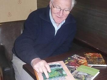 Terry McDonagh hat während des Studiums angefangen, Geschichten zu schreiben, und schon etliche Bücher veröffentlicht. Foto: Johanna Blum