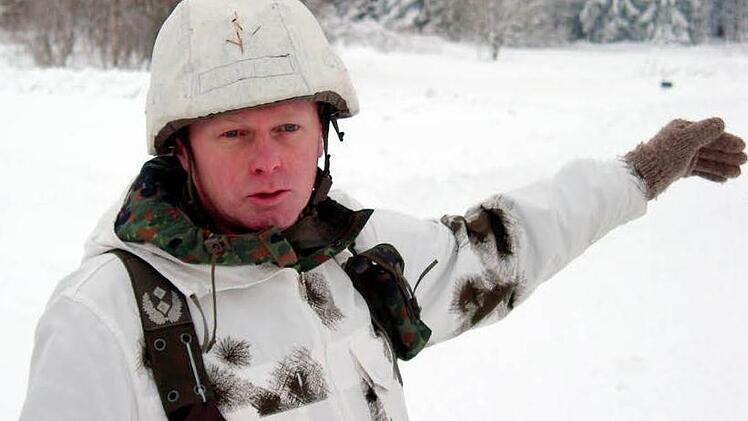 Perfekte Tarnung im Schnee: Auf dem Truppenübungsplatz Wildflecken finden regelmäßig groß angelegte Übungen - oft auch mit internationaler Beteiligung - statt. Foto: Ralf Ruppert