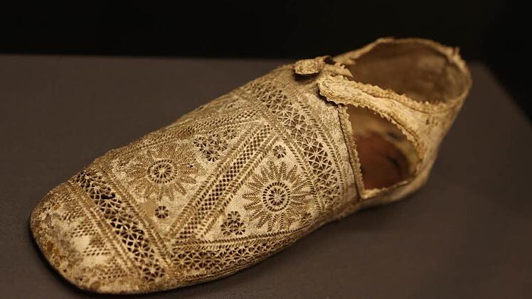 Der 400 Jahre alte Schuh ist eines der ältesten Exponate. Foto: Barbara Herbst