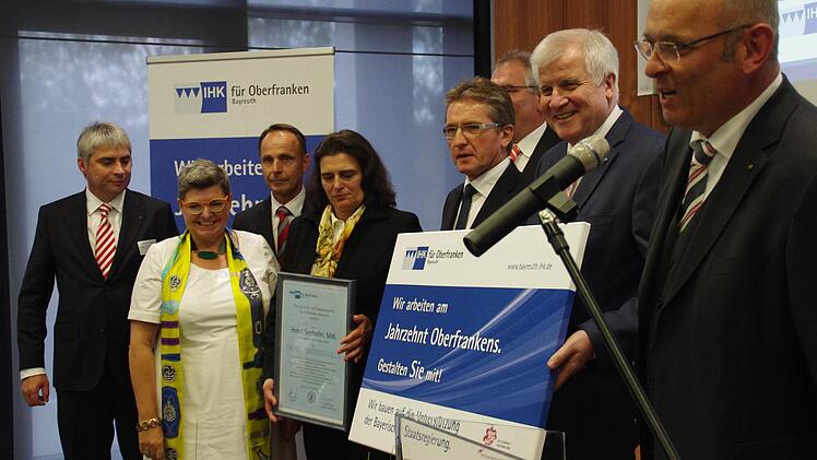 Ministerpräsident Horst Seehofer wurde in Steinbach am Wald von der IHK für Oberfranken geehrt. Foto: Marco Meißner