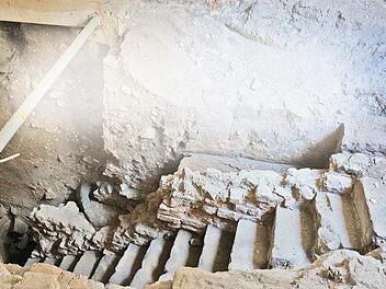 Das Archivbild zeigt die Stufen der Mikwe, die in das rituelle Tauchbecken führen. Inzwischen ist die Mikwe mit Kies verfüllt, damit sie bei den laufenden Tiefbauarbeiten keinen Schaden nimmt. Foto: Sparkasse Bamberg
