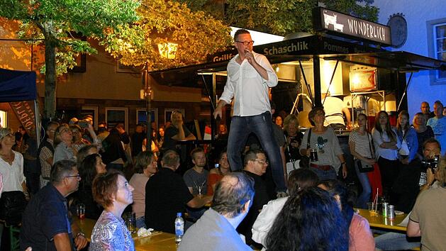 Partystimmung in allen Gassen: Die Musiker und Gastronomen boten f&uuml;r jeden Geschmack etwas. Unser Bild entstand am Beh&ouml;rdenparkplatz.