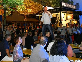 Partystimmung in allen Gassen: Die Musiker und Gastronomen boten für jeden Geschmack etwas. Unser Bild entstand am Behördenparkplatz.