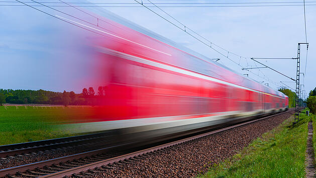 Zugreisen, Zug, Bahnreise,