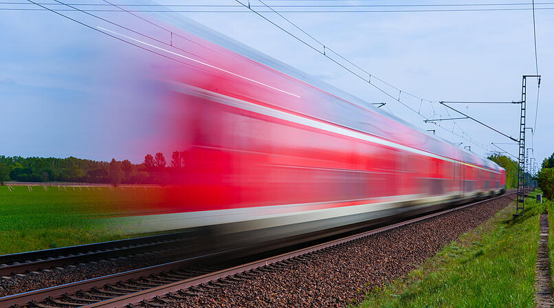 Zugreisen, Zug, Bahnreise,