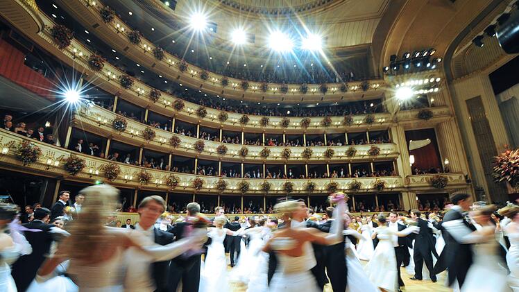 Glamour und Ausgelassenheit sind alle Jahre wieder Trumpf beim Wiener Opernball.