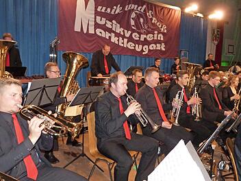 Der Musikverein Marktleugast in Aktion Foto: Werner Reißaus
